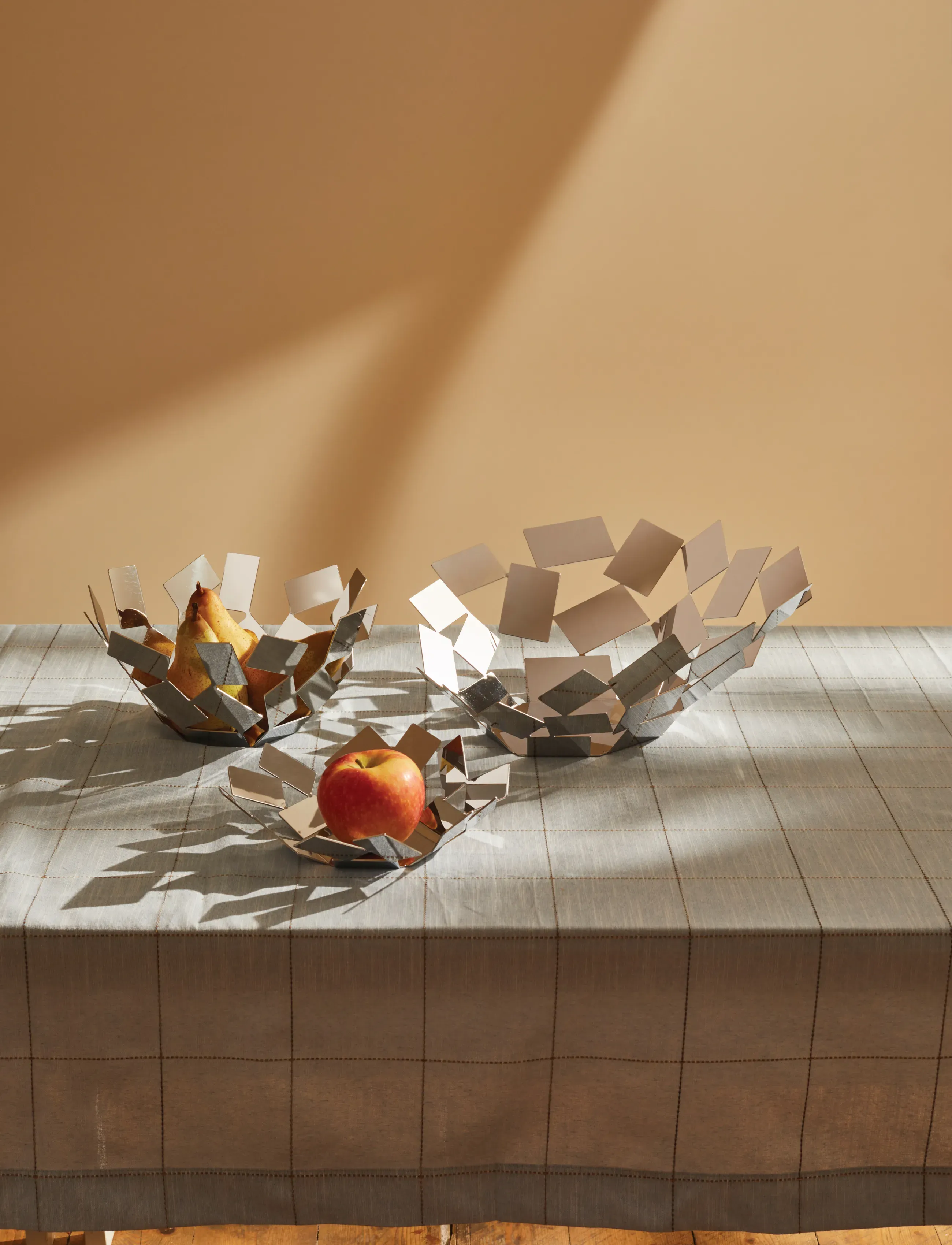 Alessi Table Decoration In Steel Colored With Epoxy Resin, White, 27.3X37.5X15 cm, Silver, Dekoration > Dekorative Fade, Unisex