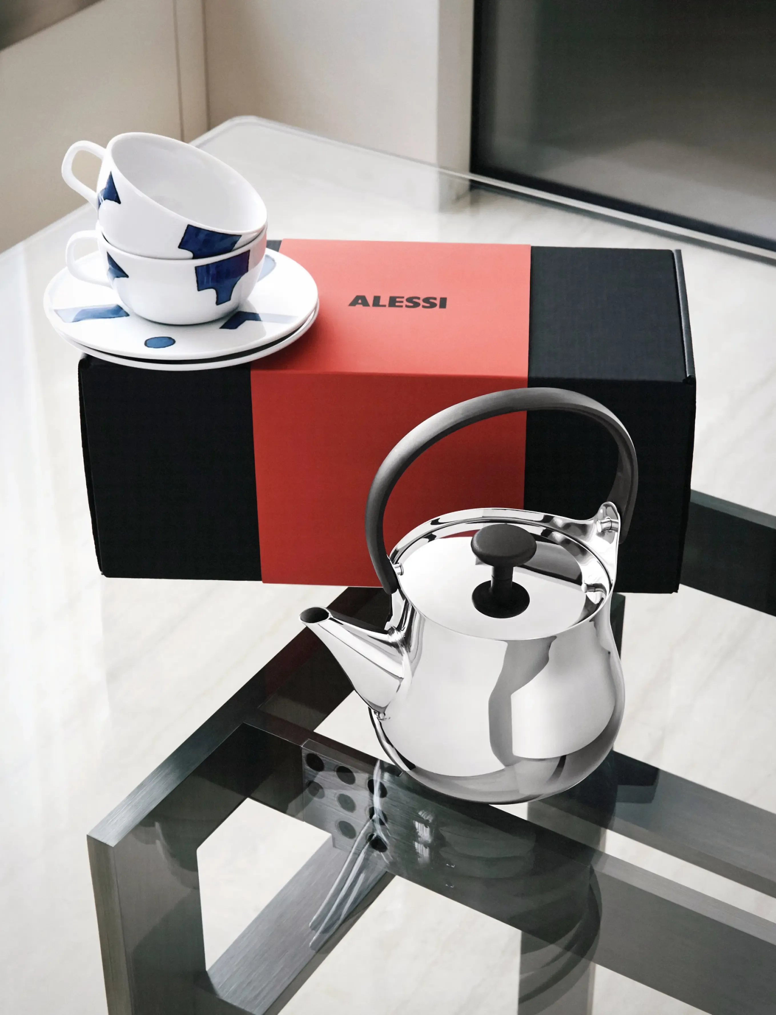 Alessi Set Consisting Of Kettle ‘Cha’ And Two Teacups With Saucers In Decorated Porcelain, One Size, Cups & Mugs, Silber - Tea Cups, Homeware