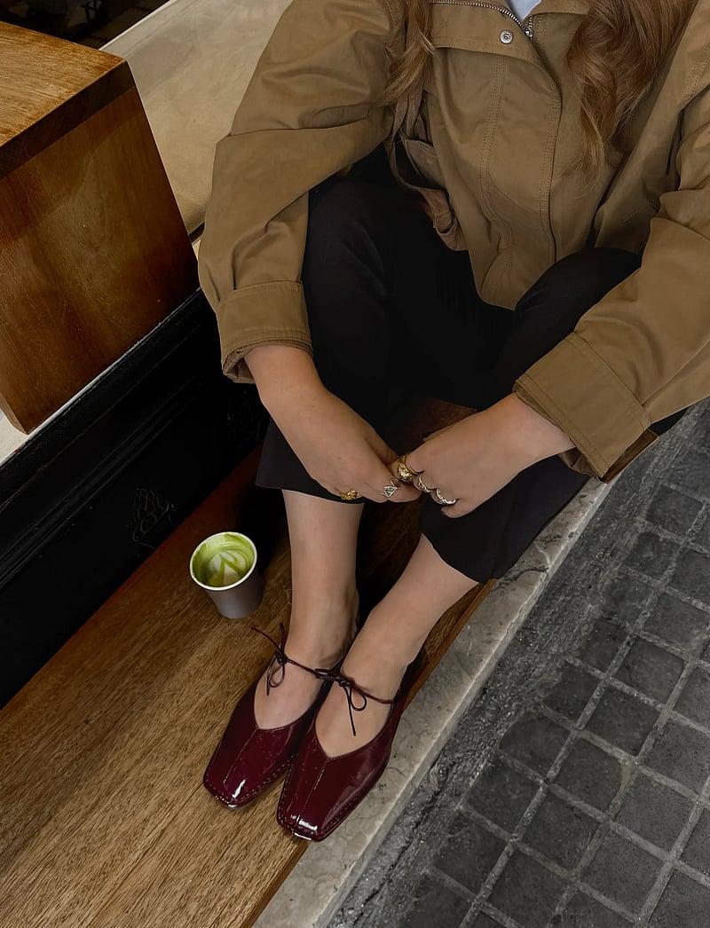 ALOHAS - Sway Burgundy Leather Ballet Flats - erilised sündmused - beet red - 0