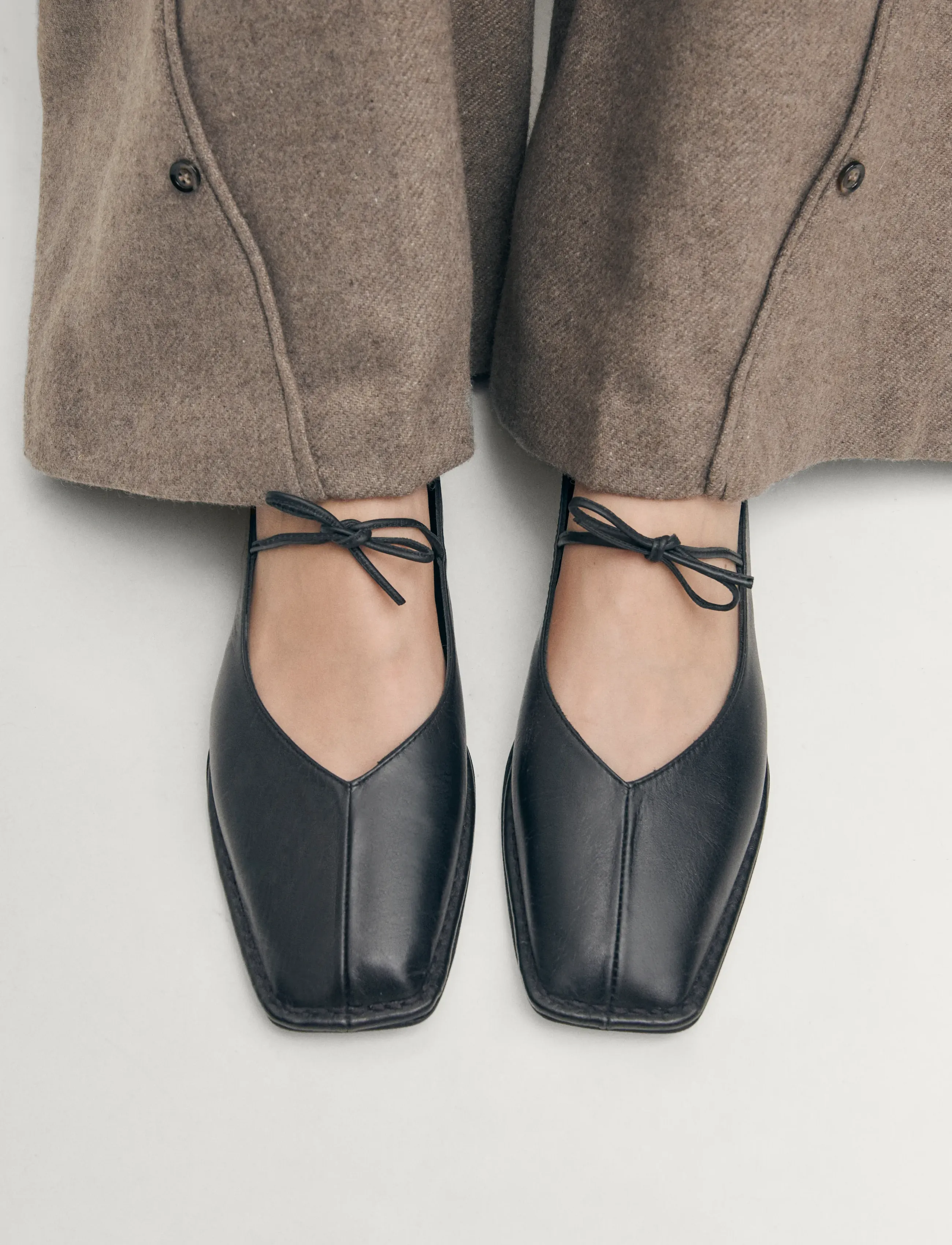ALOHAS Sway Cream Leather Ballet Flats, 38, Black, Sko > Ballerinaer, Dame