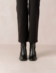 ALOHAS - Francesca Black Leather Ankle Boots - hög klack - black - 5
