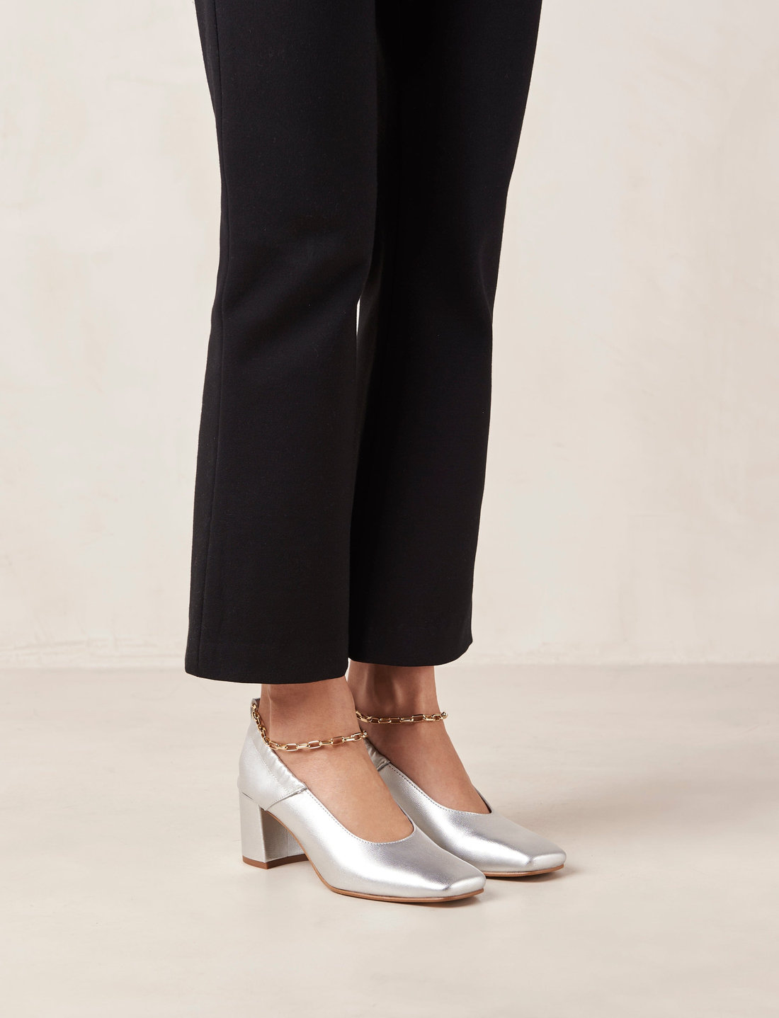 Silver pumps top size 10