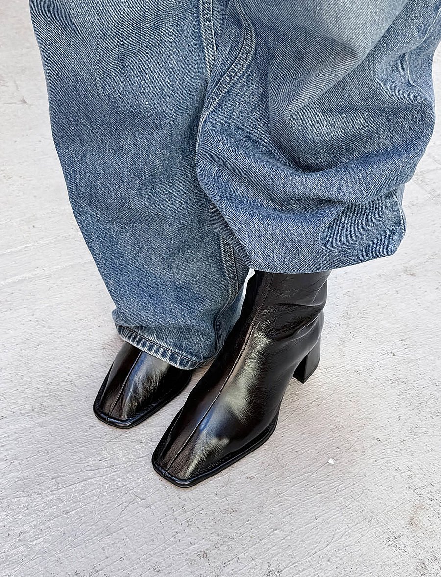 ALOHAS - Berlin Rift Burgundy Leather Ankle Boots - kontsaga poolsaapad - black - 0