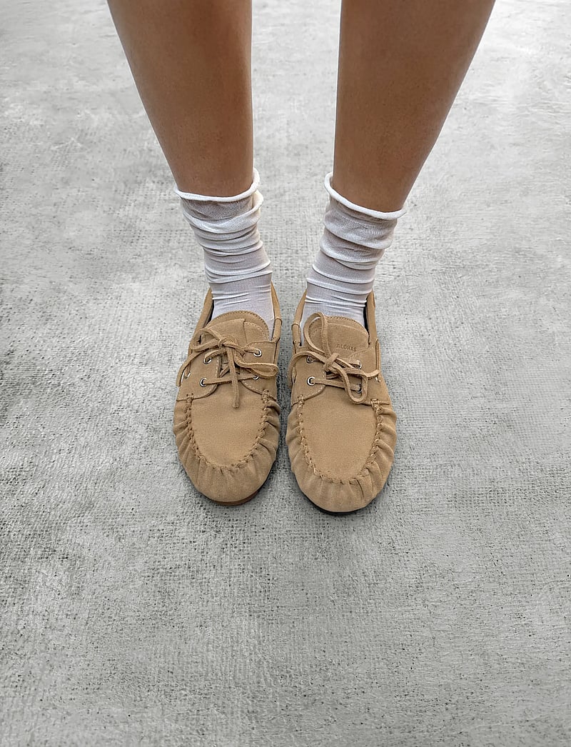 ALOHAS - Rowan Suede Leather Loafers - purjekingad - beige - 0