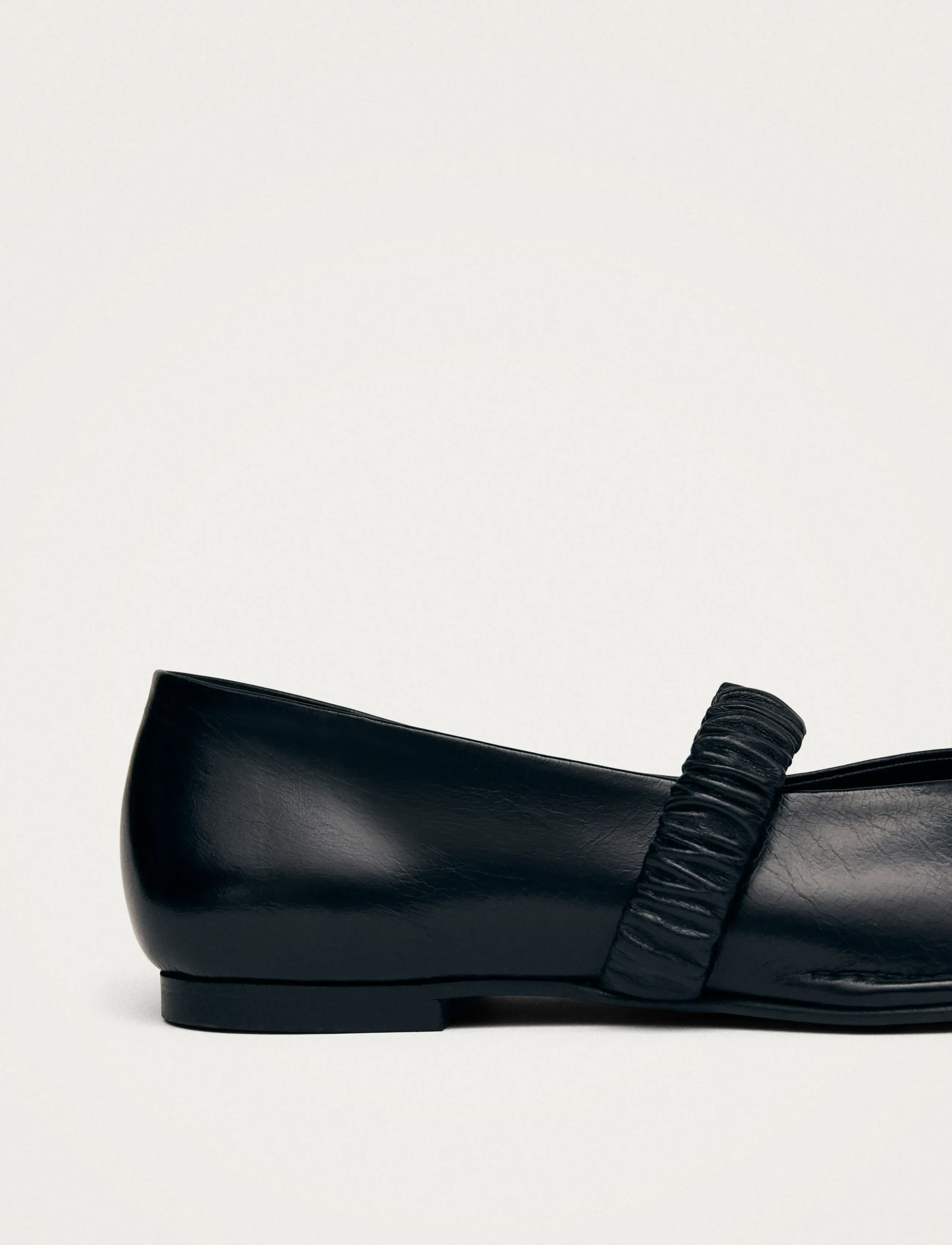 ALOHAS - Lautan Black Leather Ballet Flats - black - 5