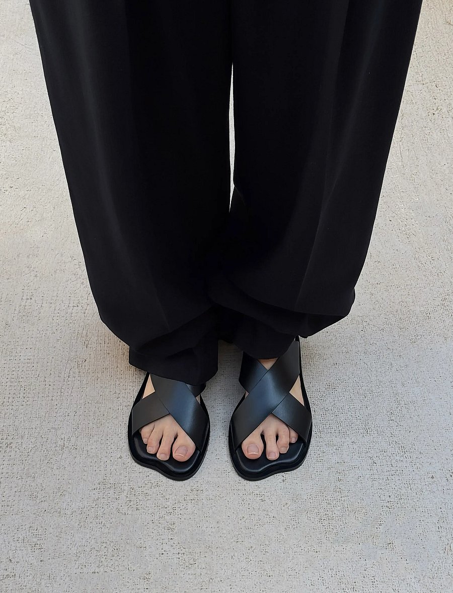 ALOHAS - Nalu Black Leather Sandals - flade sandaler - black - 0