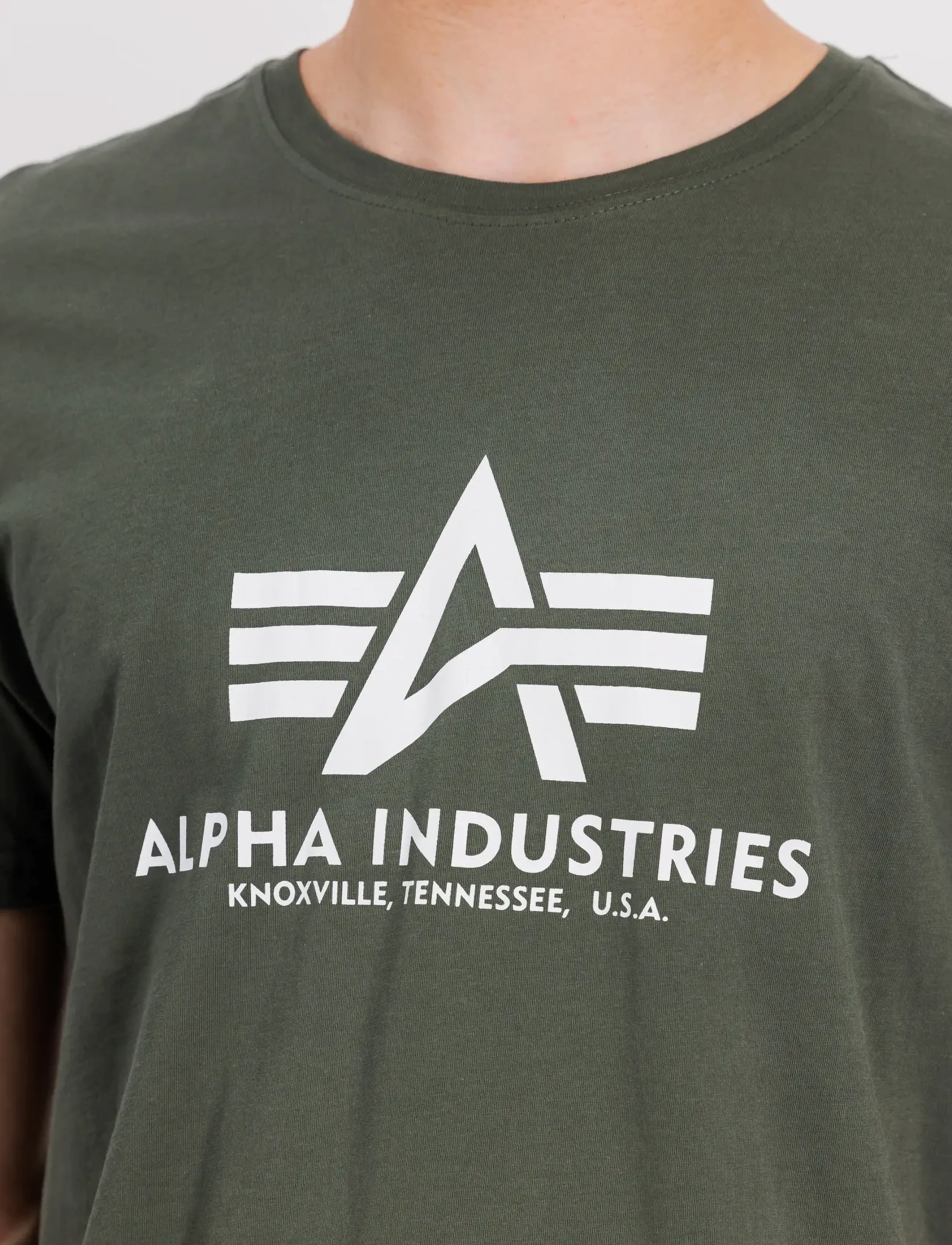 Alpha Industries - Basic T-Shirt - kortärmade t-shirts - dark olive - 4