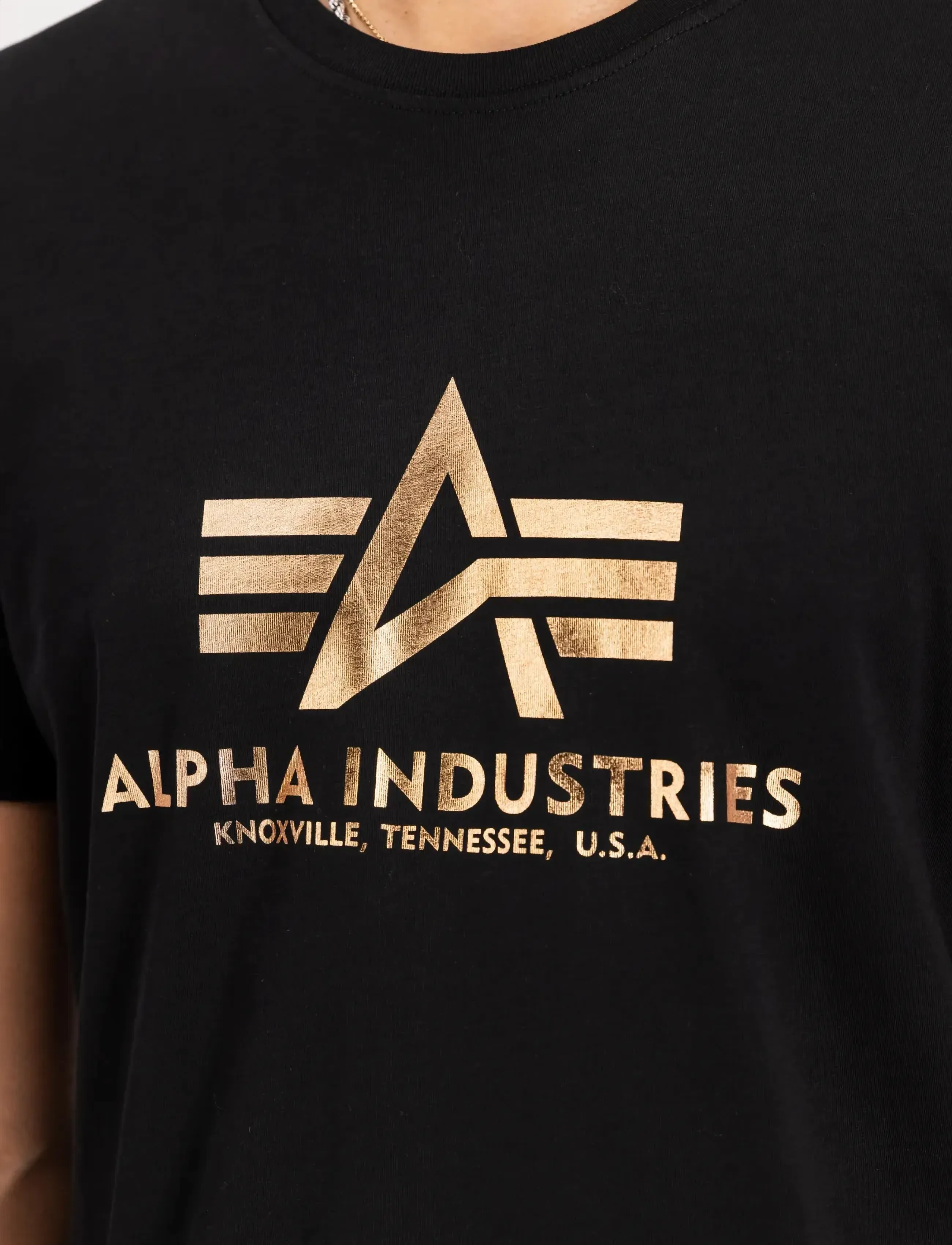 Alpha Industries - Basic T-Shirt Foil Print - t-krekli ar īsām piedurknēm - black/gold - 4