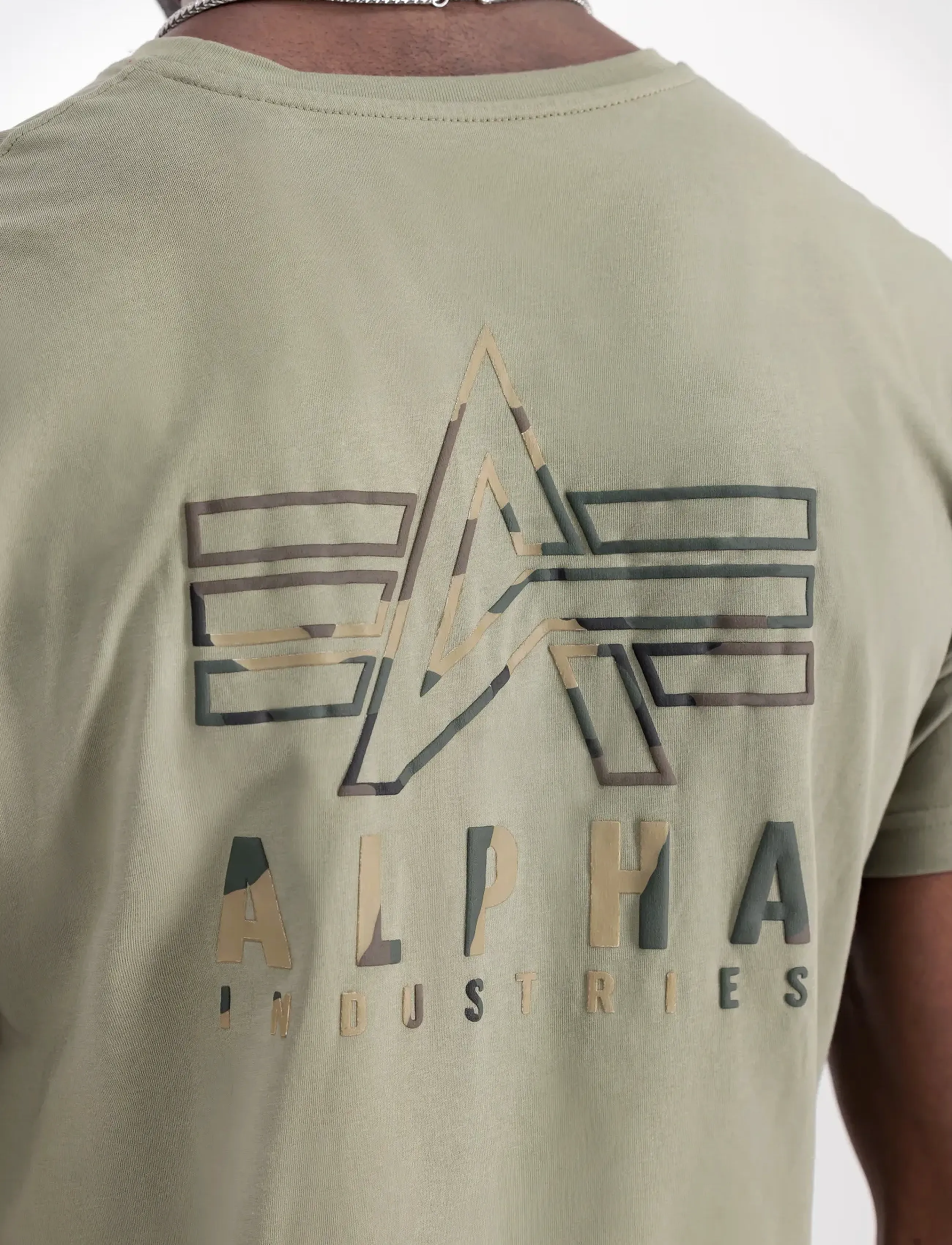 Alpha Industries - Camo Logo Puff Print Back Print T - kortärmade t-shirts - olive - 4