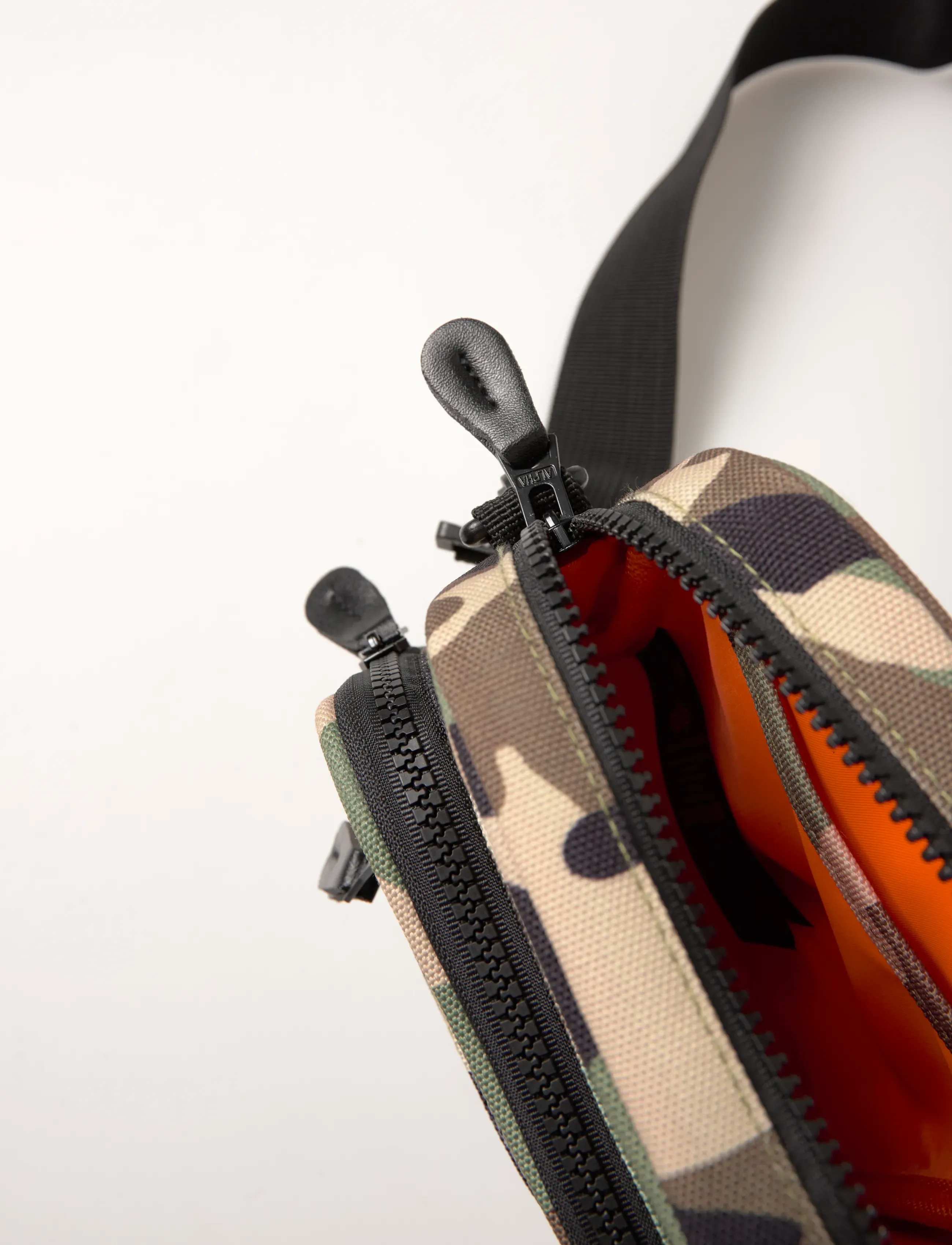 Alpha Industries - Label Messenger Bag S - crossbody bags - wdl camo 65 - 5