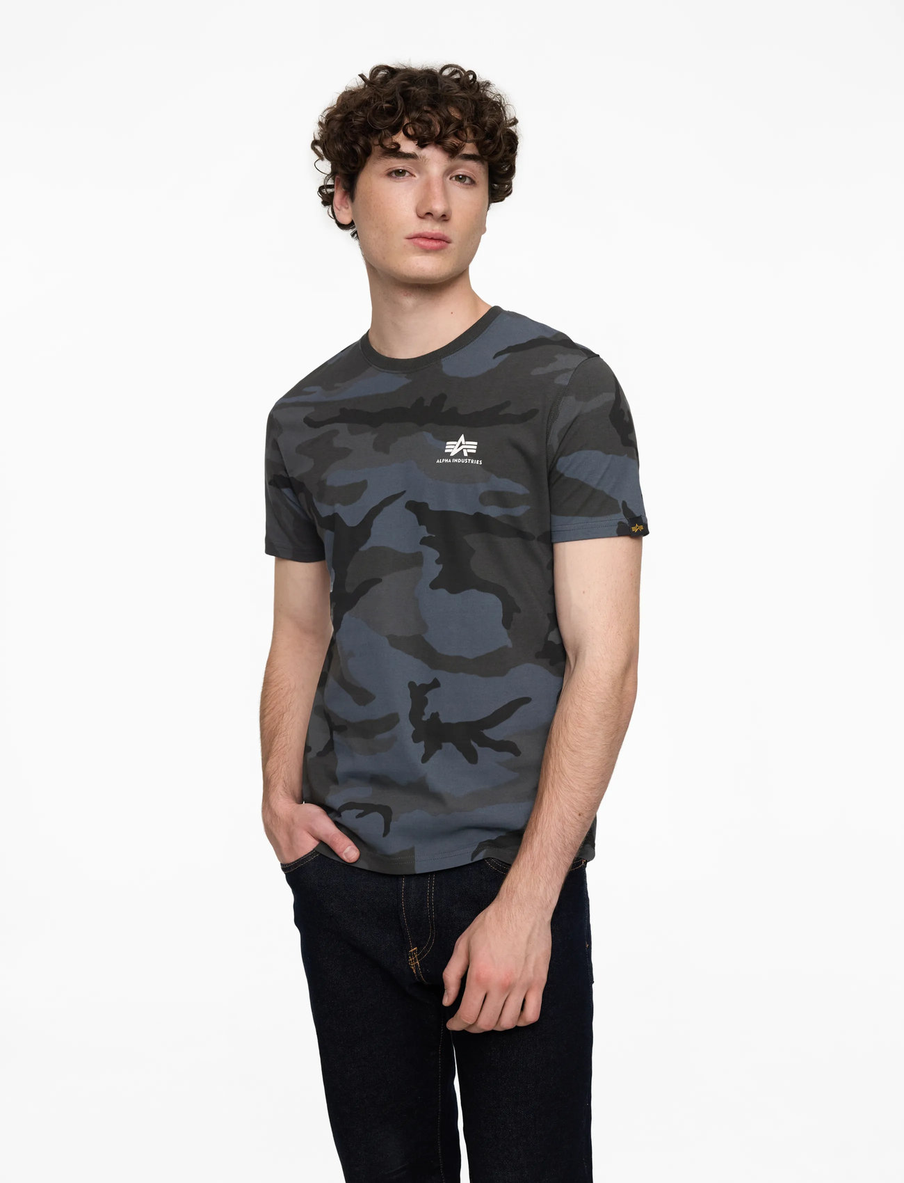 Alpha Industries - Basic T-Shirt SL Camo - t-shirts - black camo - 0