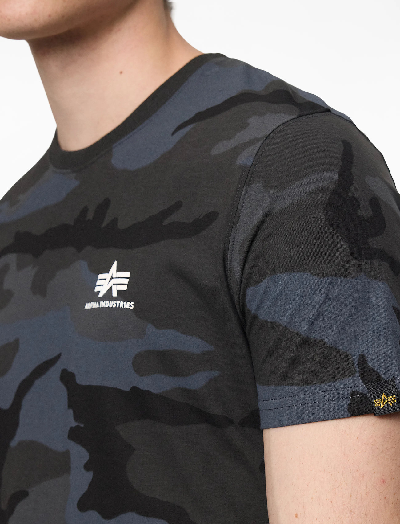 Alpha Industries - Basic T-Shirt SL Camo - t-shirts - black camo - 5