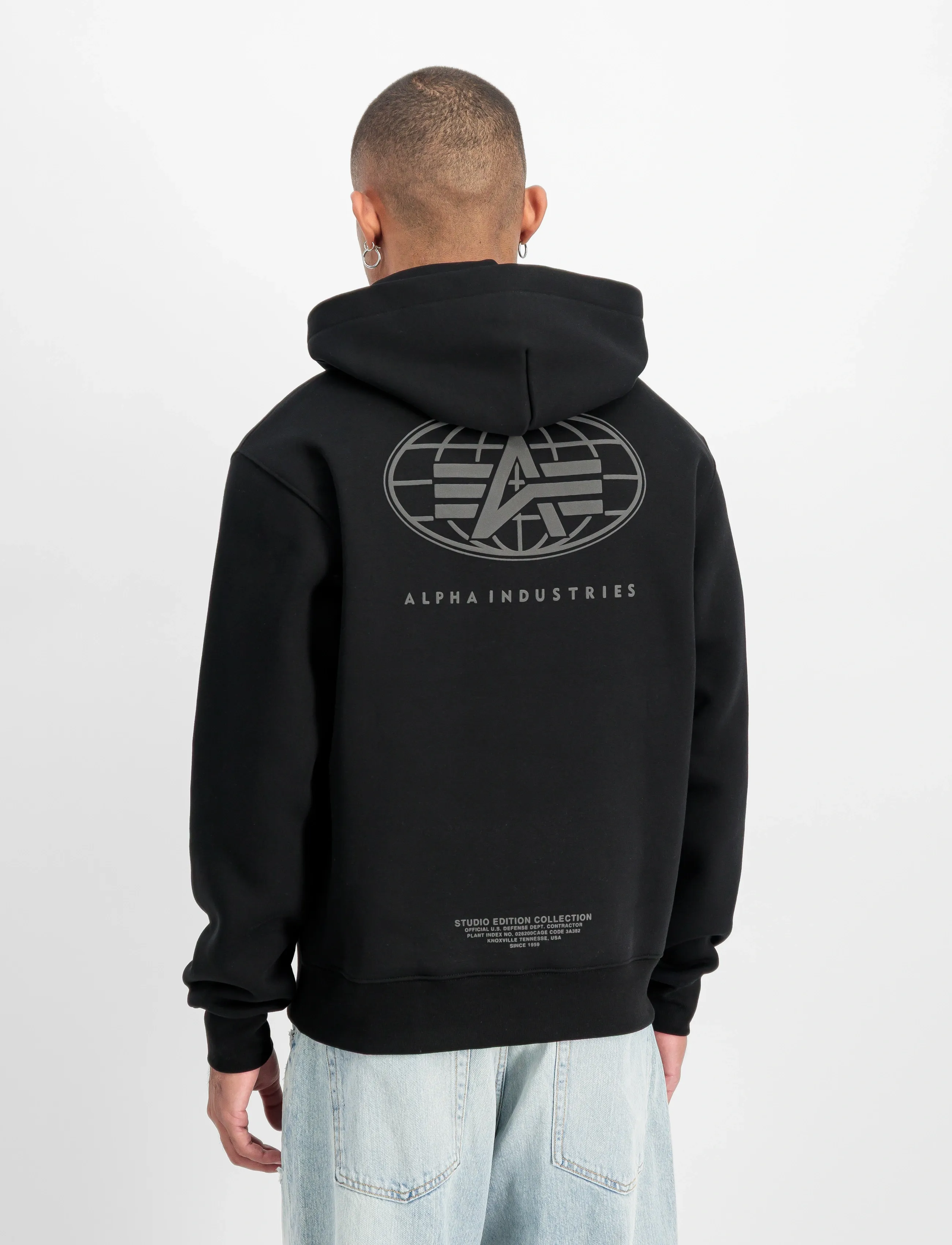 Alpha Industries - World Logo Backprint Hoodie - kapuutsiga dressipluusid - black - 3