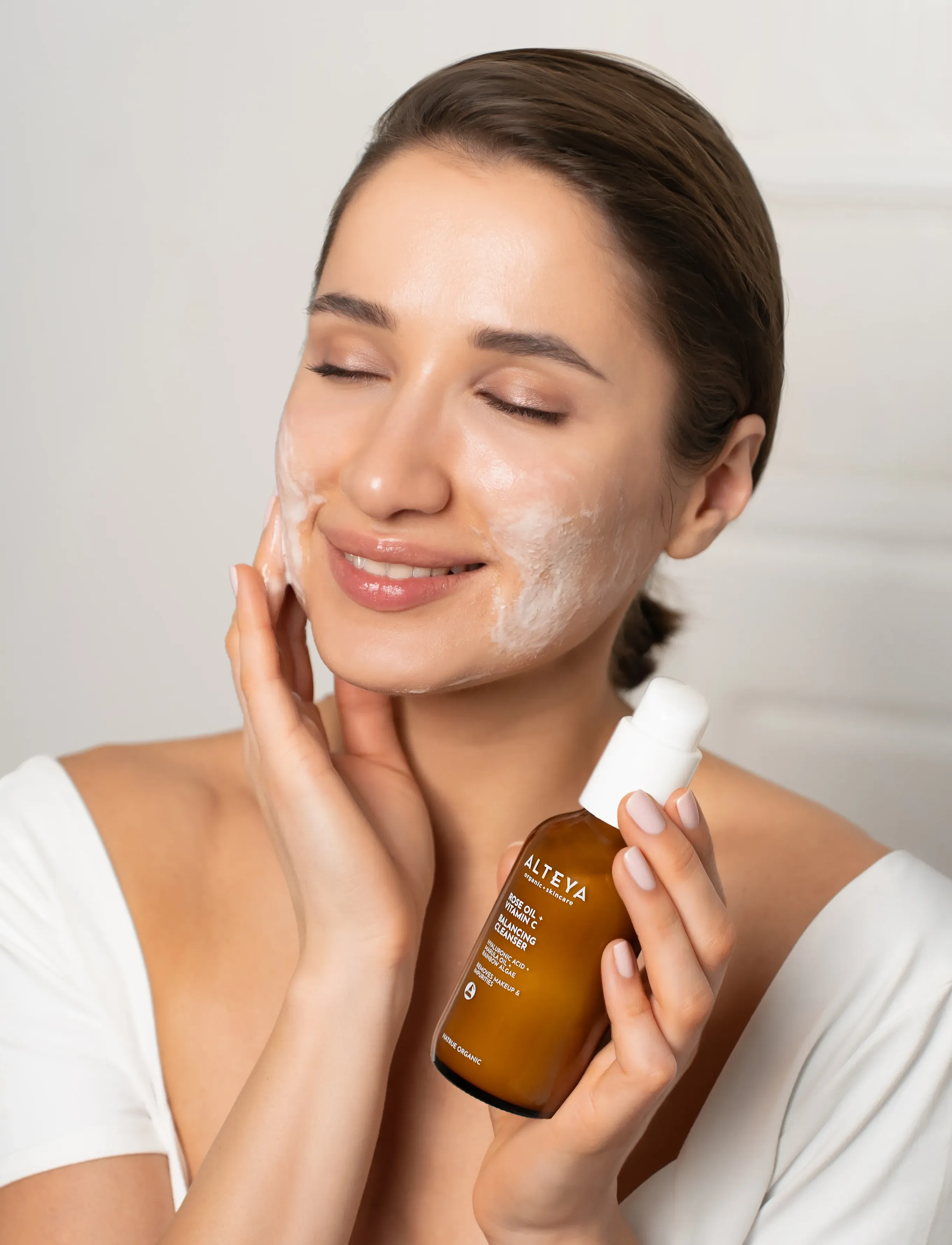 Alteya Organics Organic Balancing Cleanser – Rose Oil + Vitamin C, 120 ml, Nude, Cleansers > Foaming Cleanser, Dame