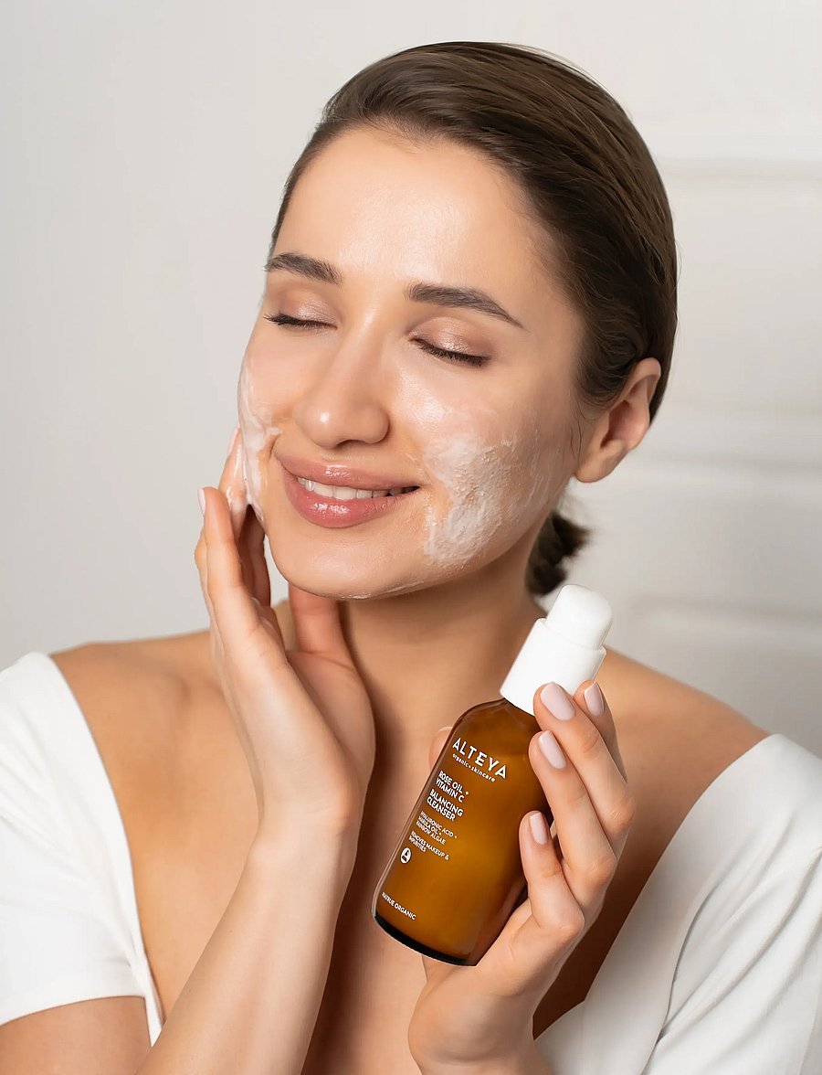 Alteya Organics - Organic Balancing Cleanser – Rose Oil + Vitamin C - foaming cleanser - milky - 0