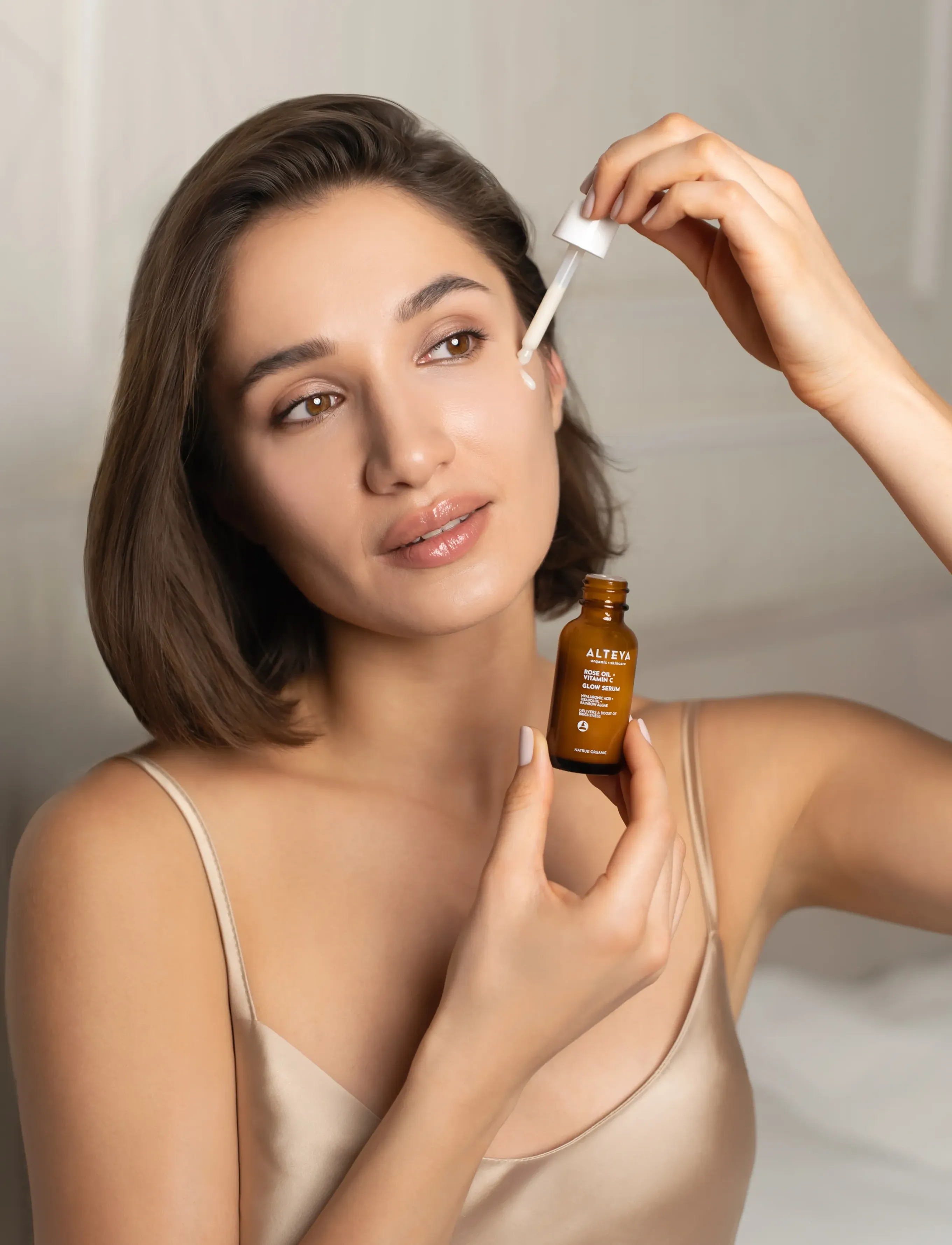 Alteya Organics Organic Glow Serum – Rose Oil + Vitamin C, 30 ml, Nude, Ansigt > Serum, Dame