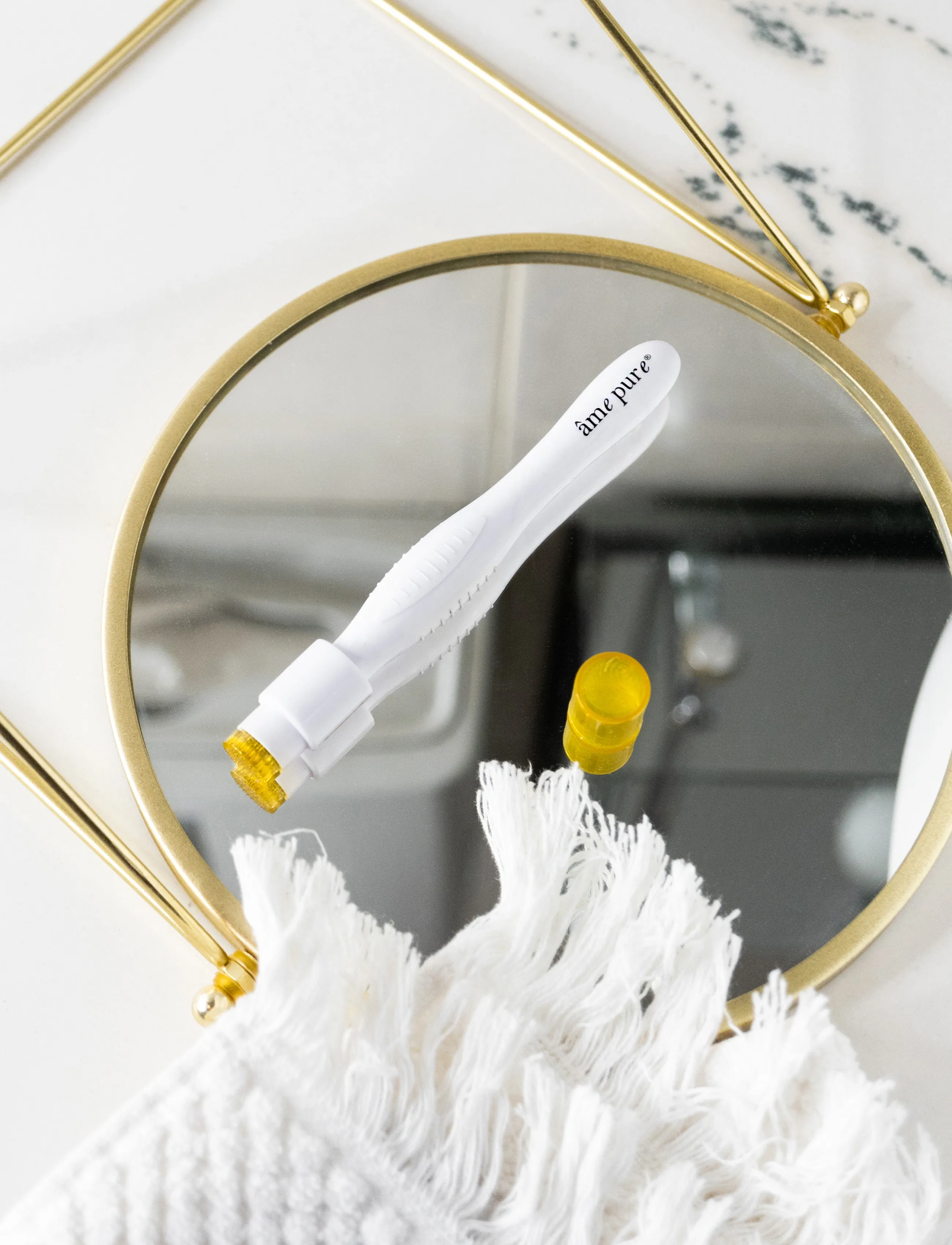 âme pure - CIT Pen - Dermapen for Targeted Microneedling Treatment - beauty tech - white - 3