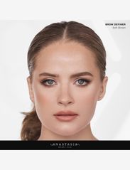 Anastasia Beverly Hills - Brow Definer Soft Brown - Øjenbrynsblyanter - soft brown - 7