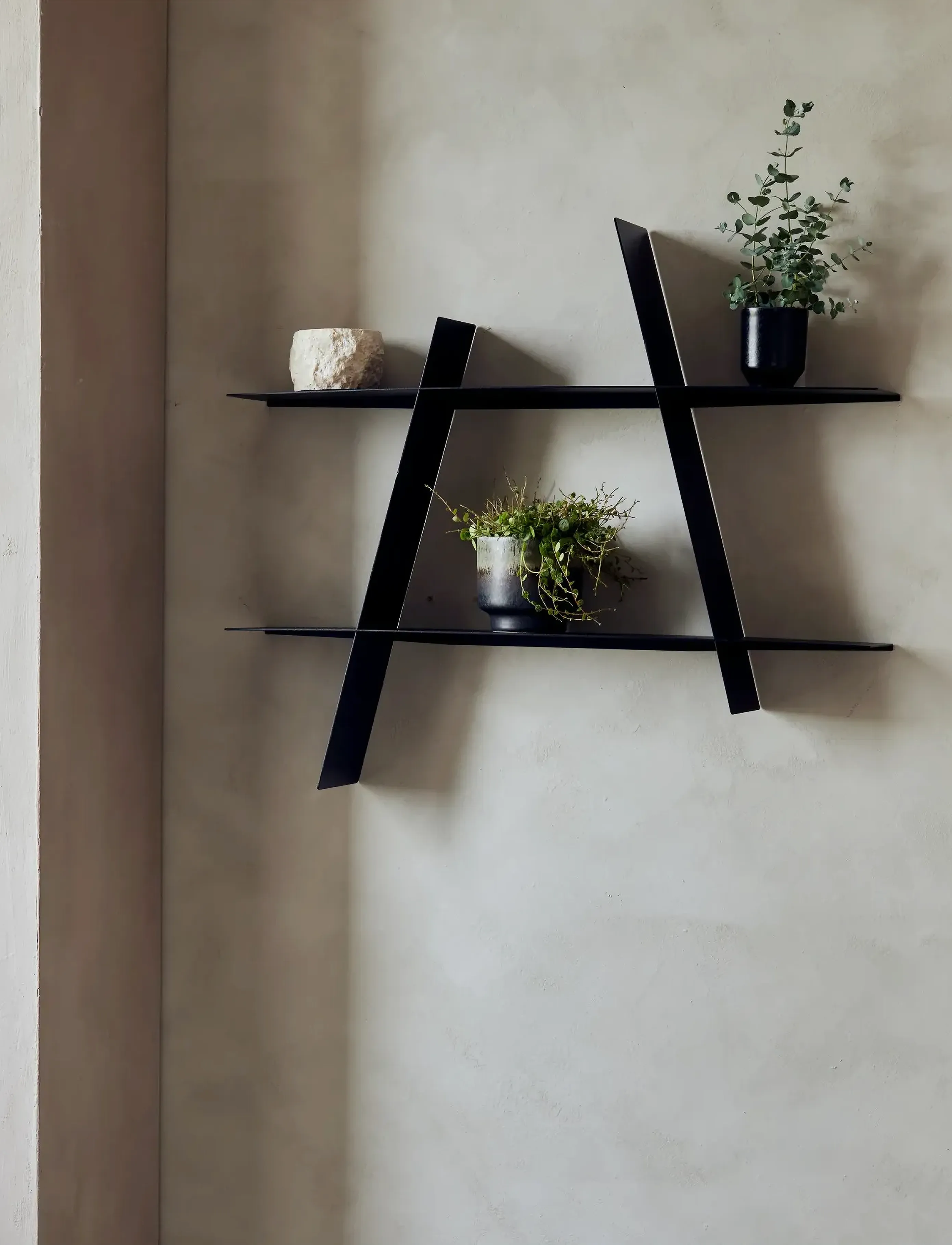 Andersen Furniture - A-Shelf - alla hjärtans dag-presenter - black steel - 3