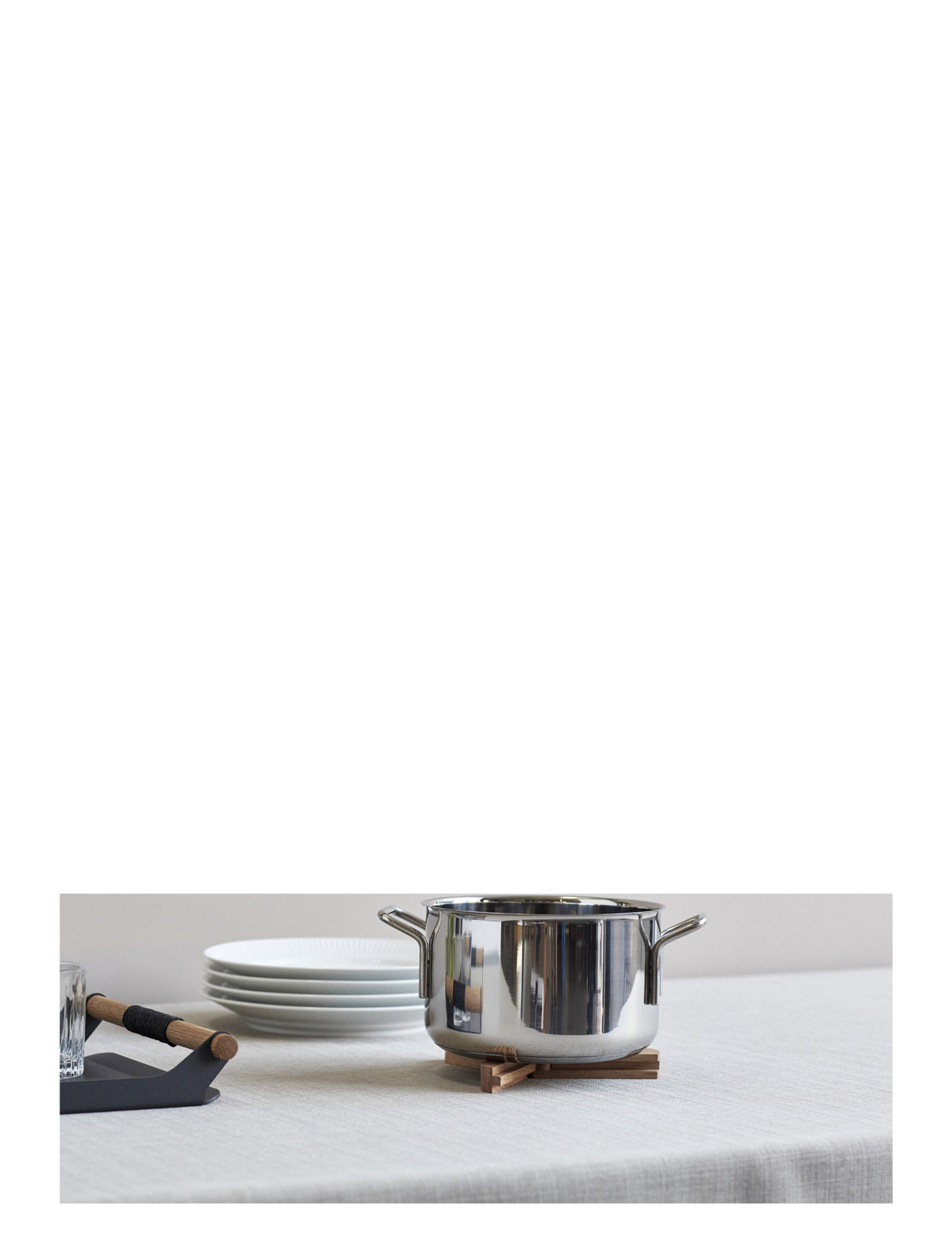 Andersen Furniture Magnetic Wood Trivet, 24X11.5 cm, Pots & Pans, Braun - Pot Coasters, Homeware