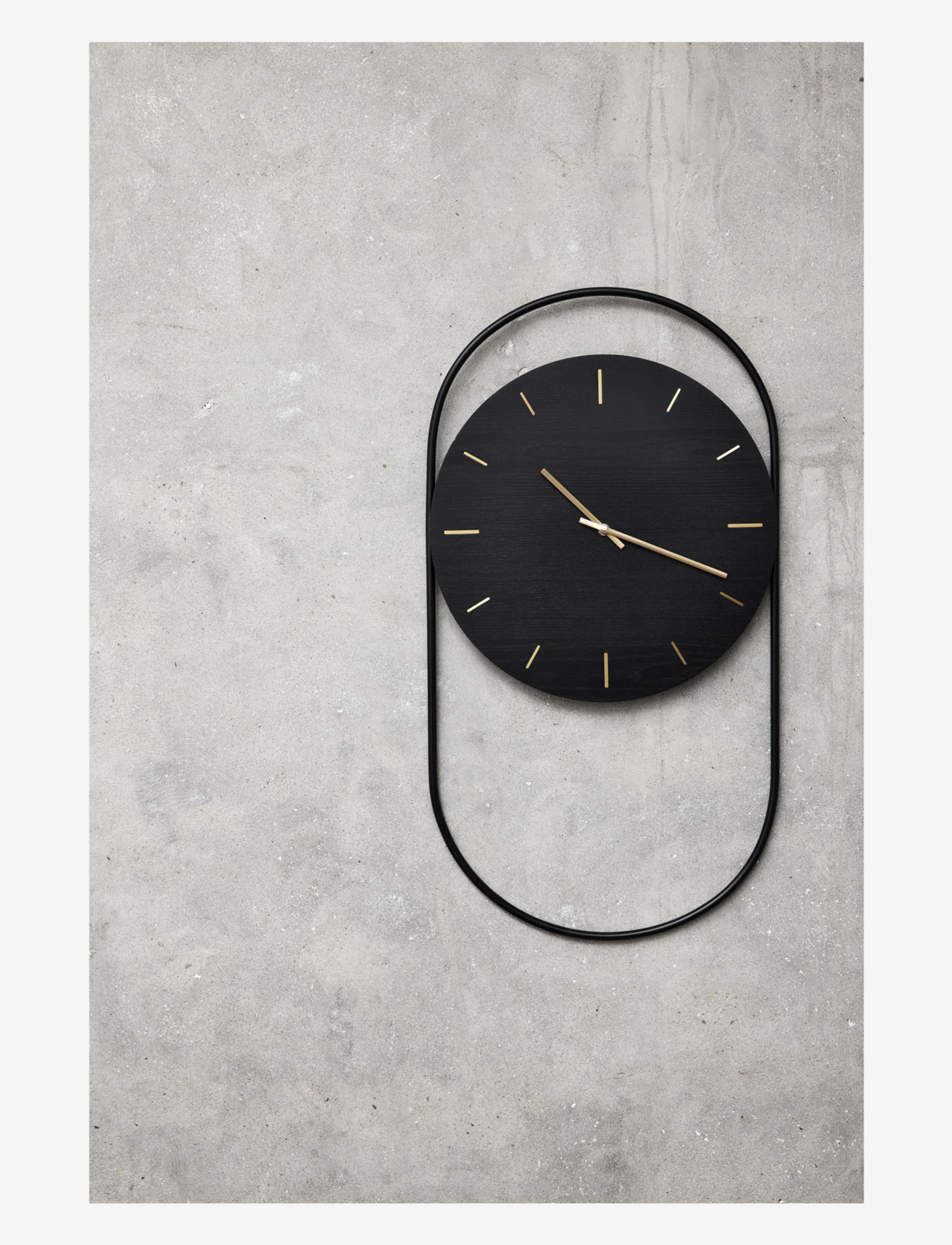 Andersen Furniture - A-Wall Clock Black with black metal ring - seinäkellot - black - 2