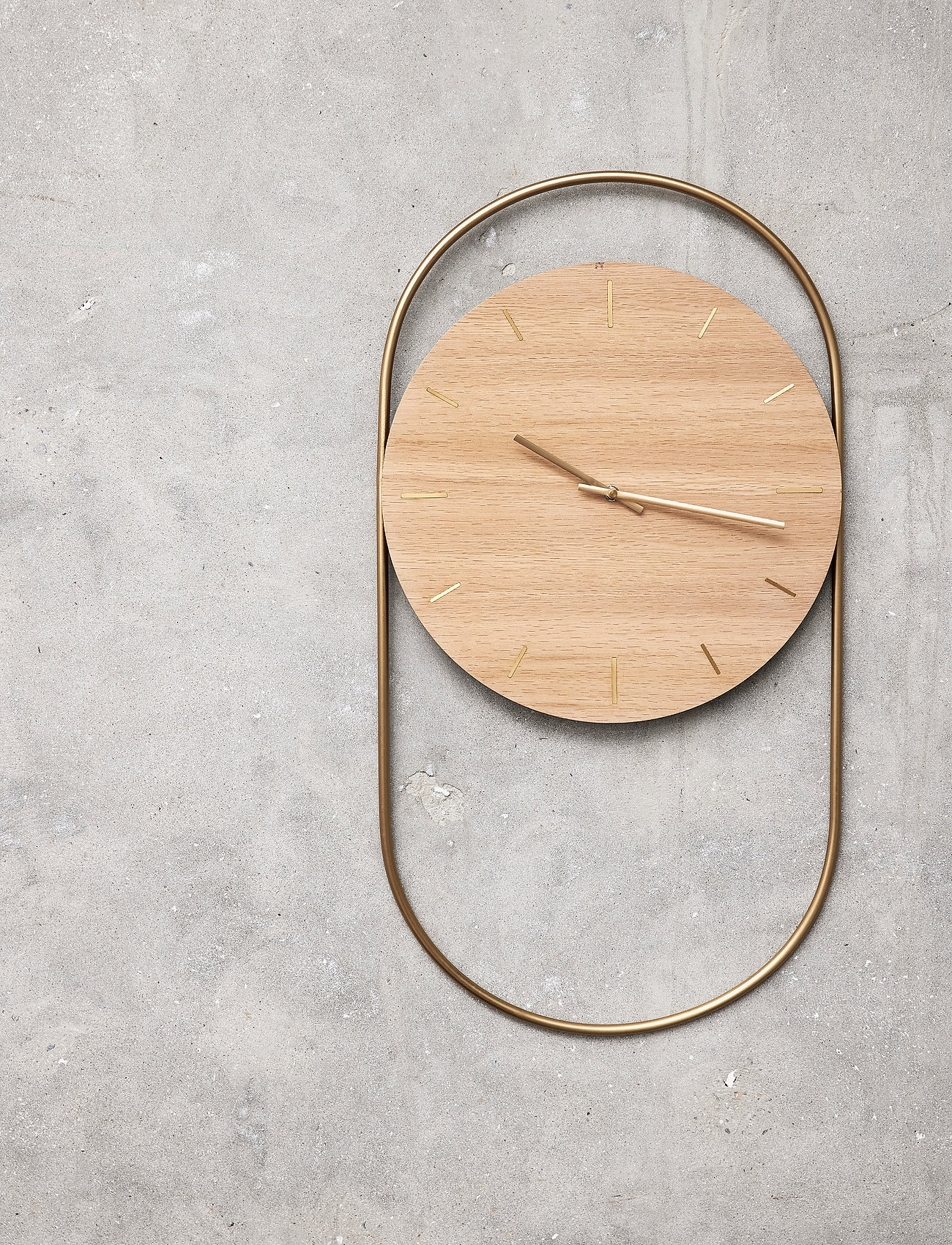 Andersen Furniture - A-Wall Clock Oak with brass ring - sieniniai laikrodžiai - no color - 1