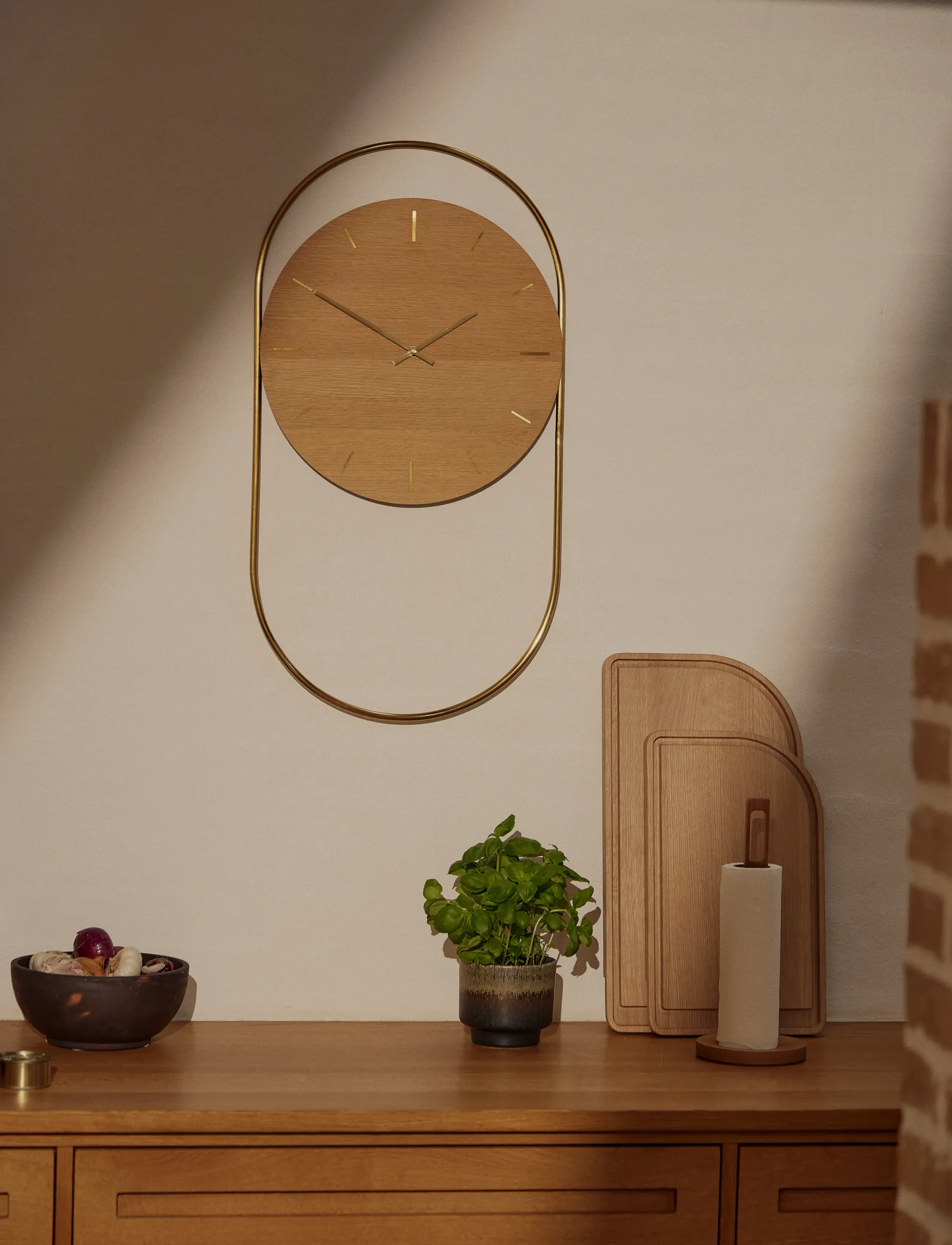 Andersen Furniture A-Wall Clock Oak With Brass Ring, One Size, Watches, Braun - Wall Clocks, Homeware