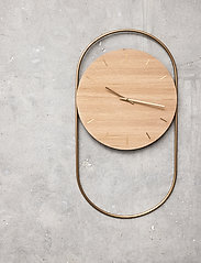 Andersen Furniture - A-Wall Clock Oak with brass ring - sieniniai laikrodžiai - no color - 4