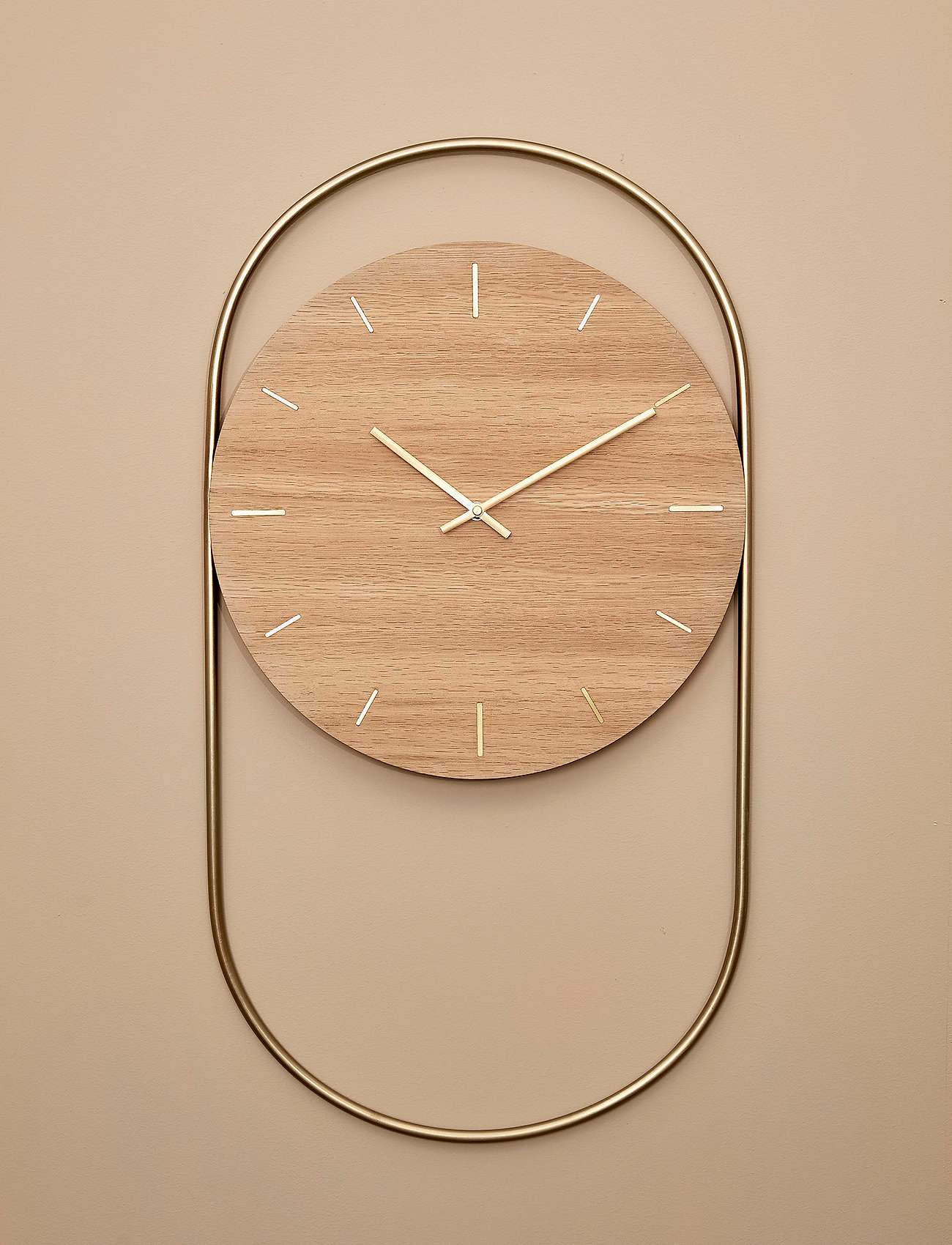 Andersen Furniture - A-Wall Clock Oak with brass ring - shop etter pris - no color - 2