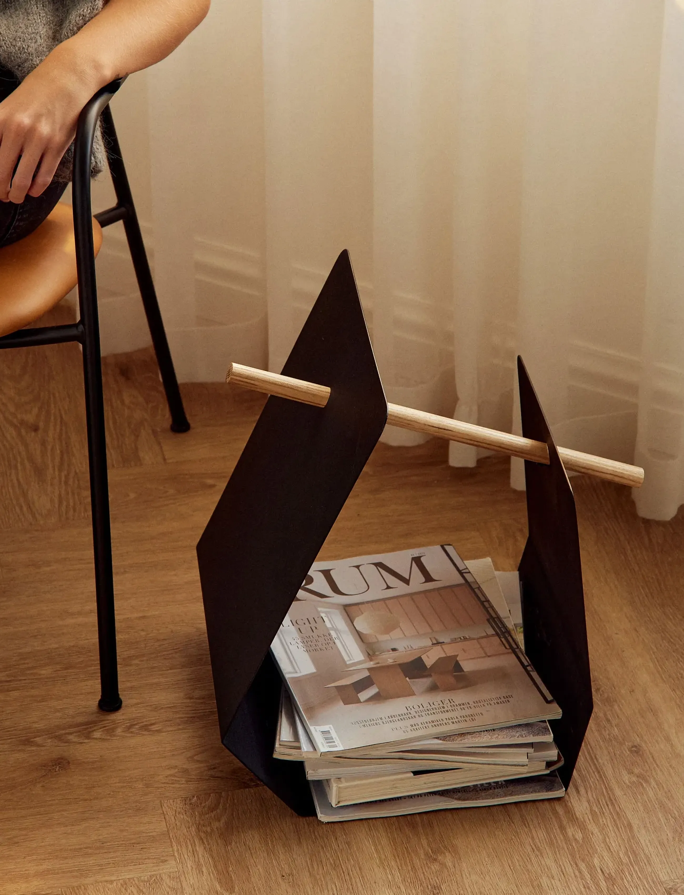 Andersen Furniture Edge Magazine Holder, One Size, Storage, Schwarz - Homeware