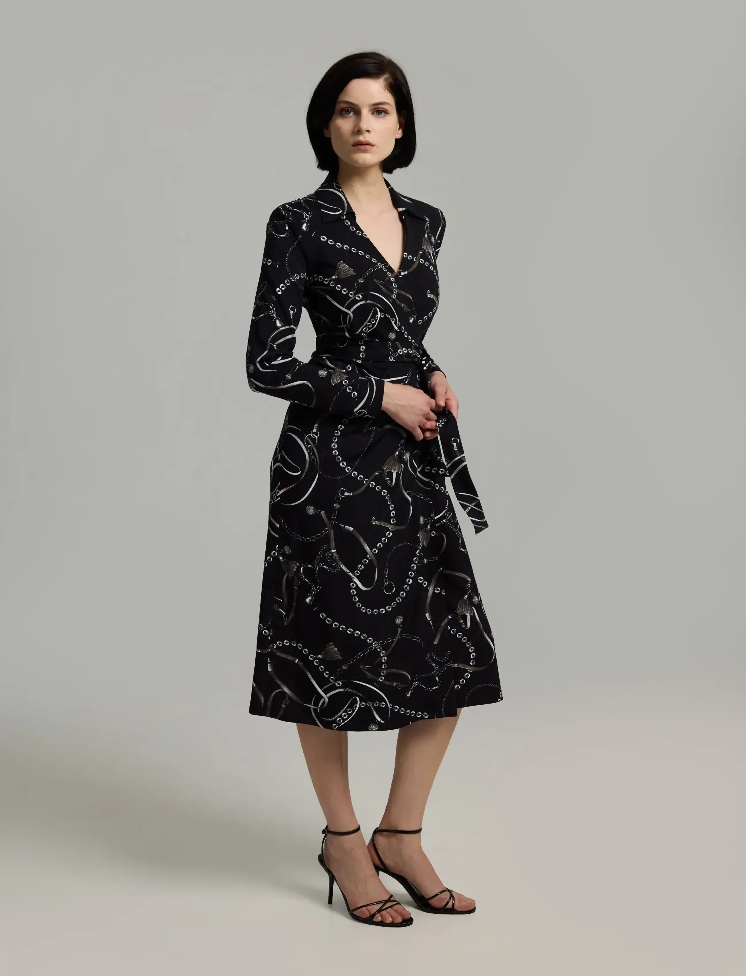 Andiata - Beatriz 2 - slå-om-kjoler - chain print - 3