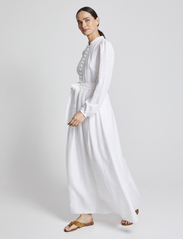 Andiata - Radelle Linen Dress - juhlamuotia outlet-hintaan - chalk white - 4
