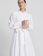 Andiata - Radelle Linen Dress - festklær til outlet-priser - chalk white - 6