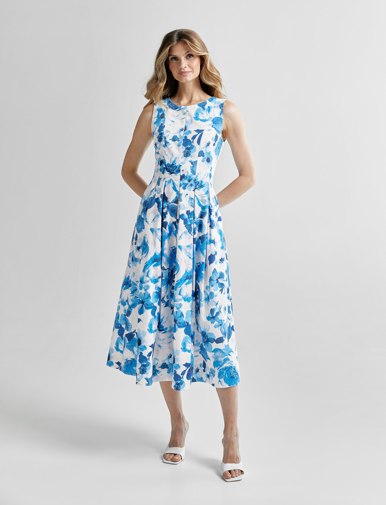 Andiata - Julitta S dress - aftonklänningar - blue floral print - 0