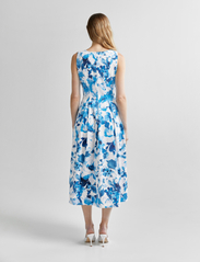 Andiata - Julitta S dress - aftonklänningar - blue floral print - 3