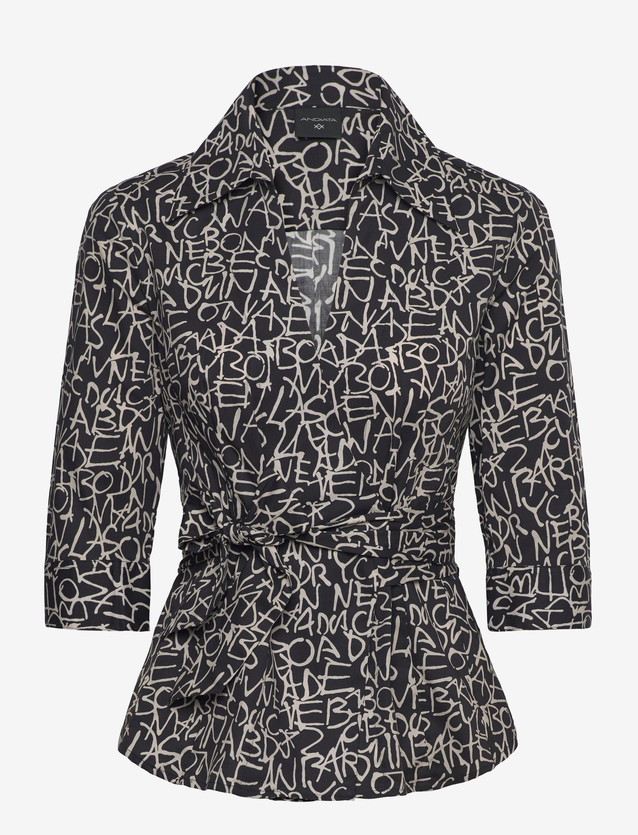 Andiata - Kiira - kortærmede bluser - typography print - 0