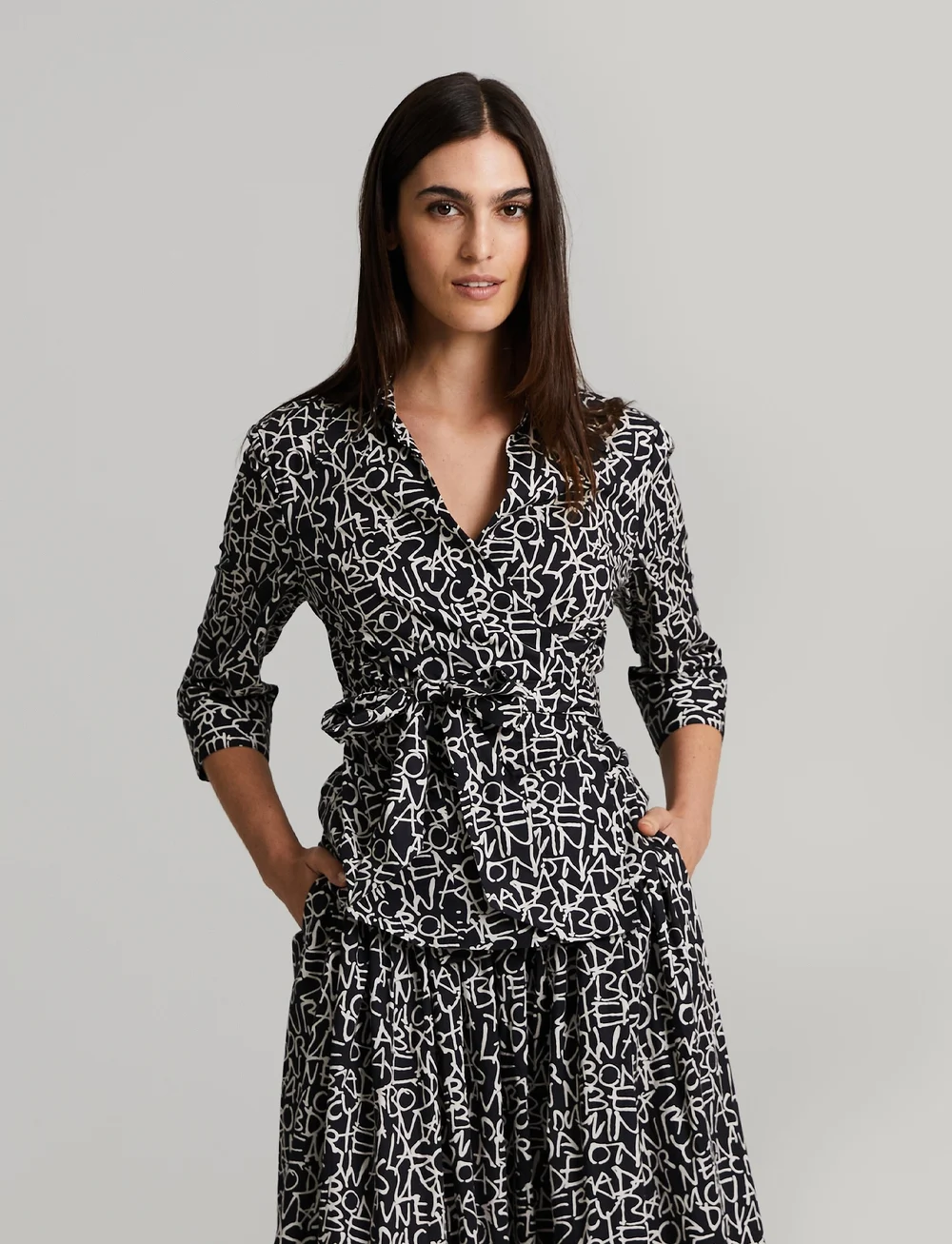 Andiata - Kiira - lühikeste varrukatega pluusid - typography print - 0