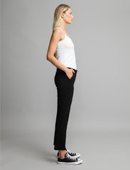 Andiata - Jamy trousers - slim fit bukser - black - 3