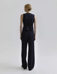 Andiata - Gytta trousers - dalykinio stiliaus kelnės - navy blue pinstripe - 3