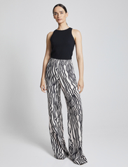 Andiata - Rochelle Print Trousers - vakarėlių drabužiai išparduotuvių kainomis - beige stripes - 3