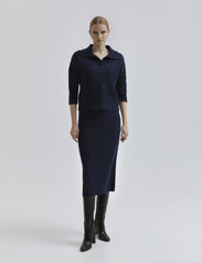 Andiata - Edmee Knit Skirt - strikkede skjørt - deep navy blue - 5