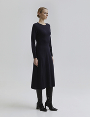 Andiata - Oberon dress - knitted dresses - deep navy blue - 4