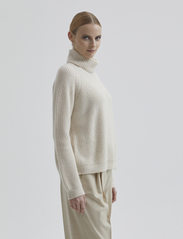 Andiata - Laure knit - polotröjor - dark vanilla - 4