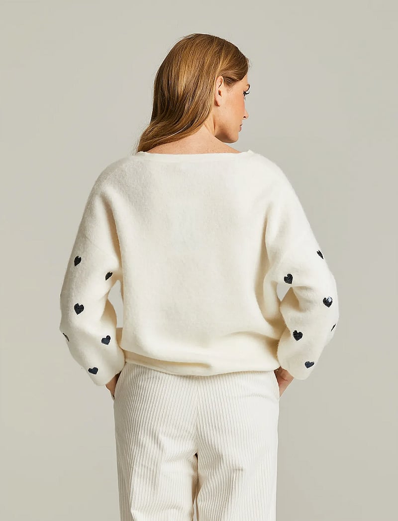 Andiata - Elden - pulls - sparkling blue hearts - 2