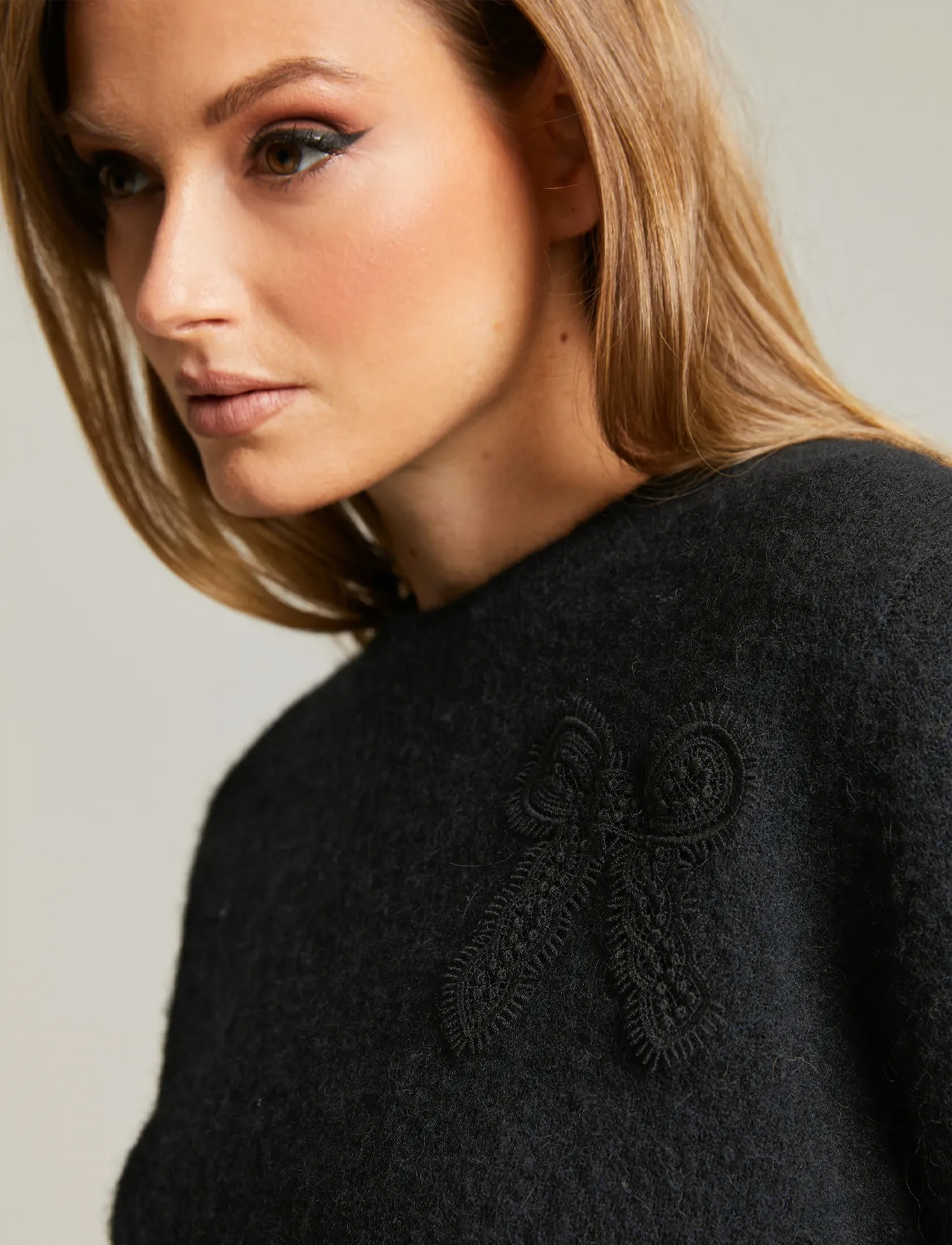 Andiata - Enezy - sviitrid - black - 2