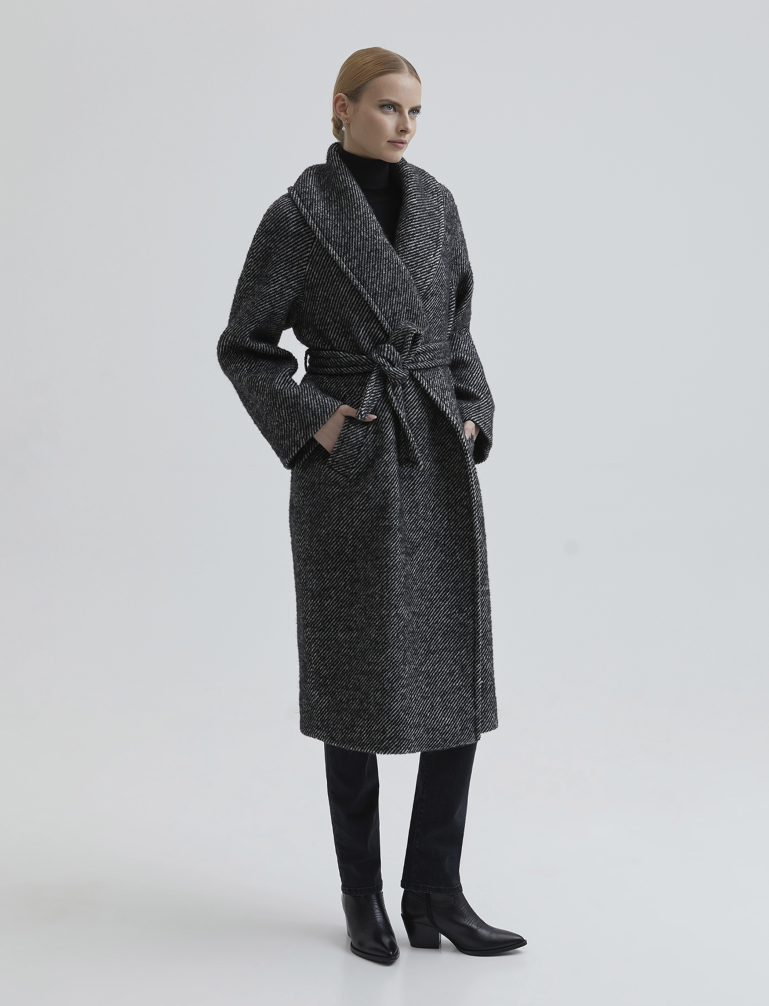 Andiata - Leticia 2 coat - black stripes - 4