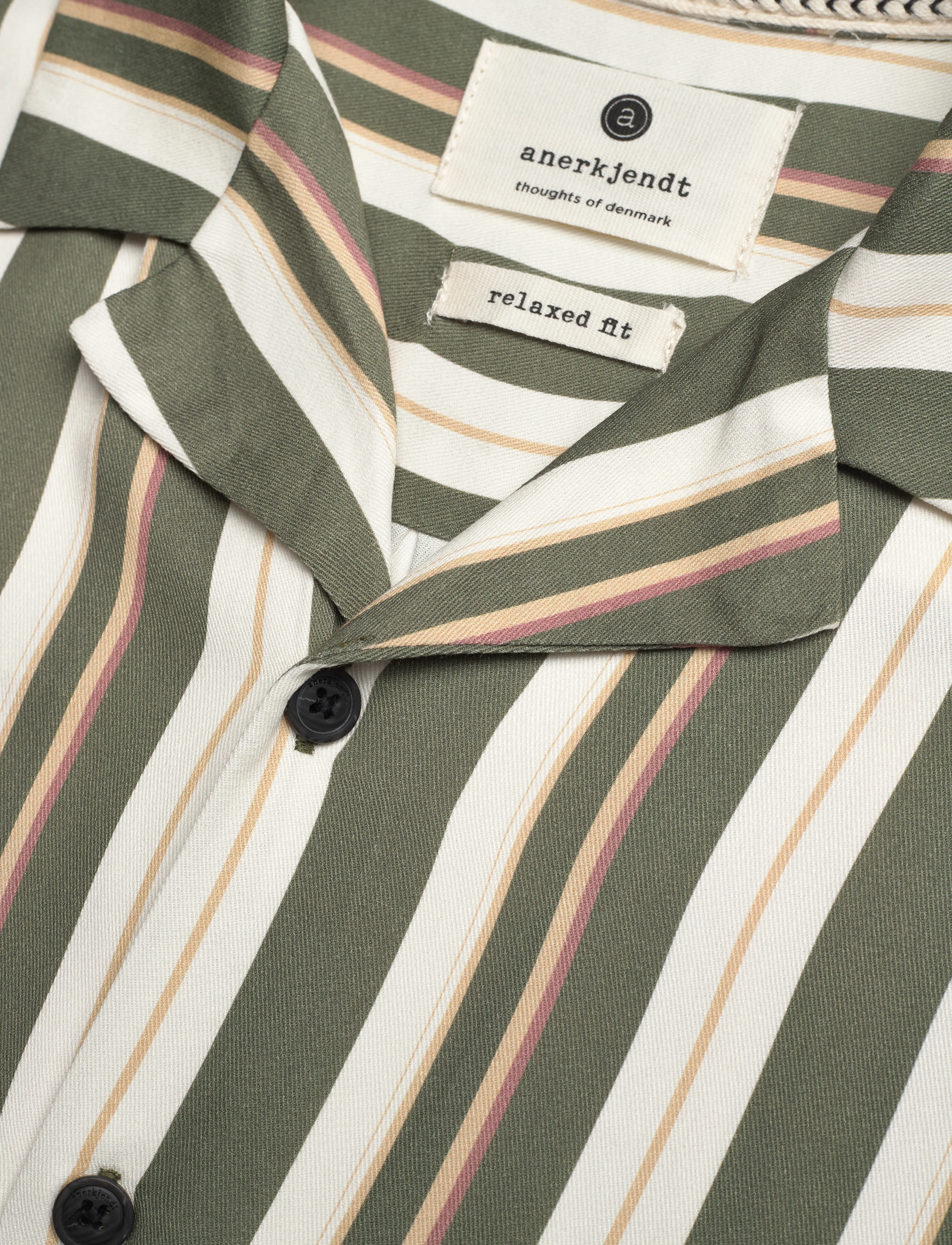 Anerkjendt - AKLEO S/S VISCOSE AOP - olivine - 3