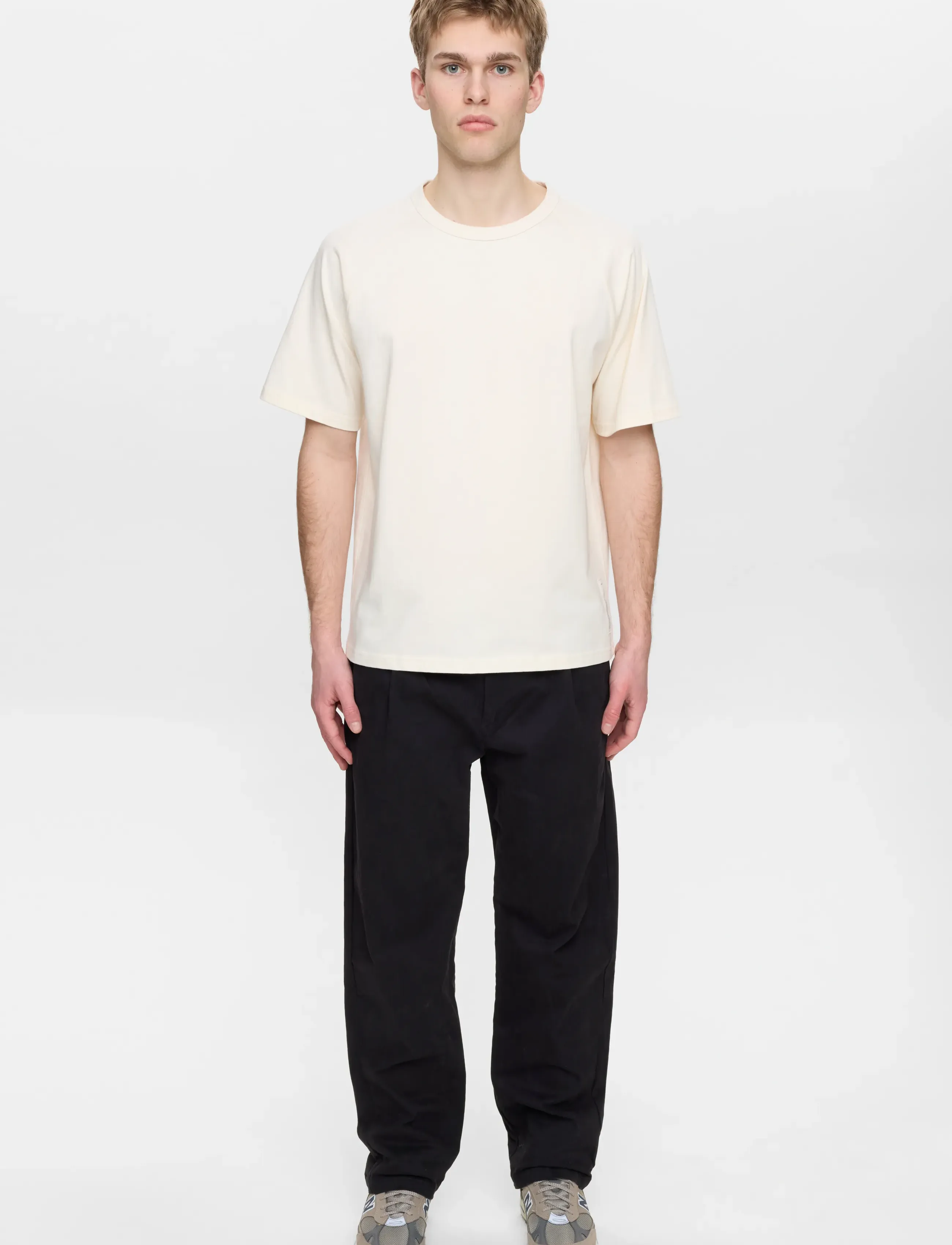 Anerkjendt - AKJAN COTTON PLEAT ELA PANTS - casual byxor - caviar - 3
