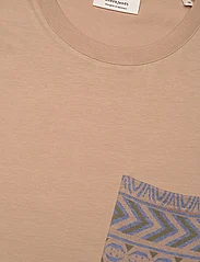 Anerkjendt - AKKIKKI S/S JACQUARD POCKET TEE - short-sleeved t-shirts - incense - 2