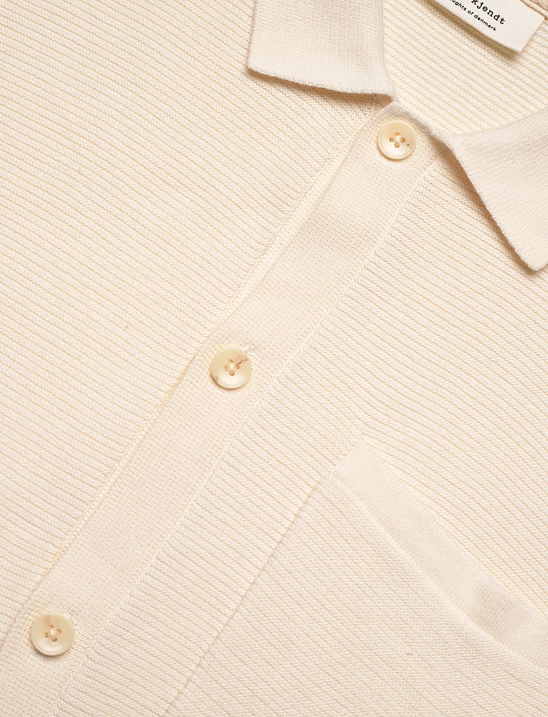 Anerkjendt - AKSVEND S/S KNIT SHIRT - lühikeste varrukatega särgid - tofu - 2